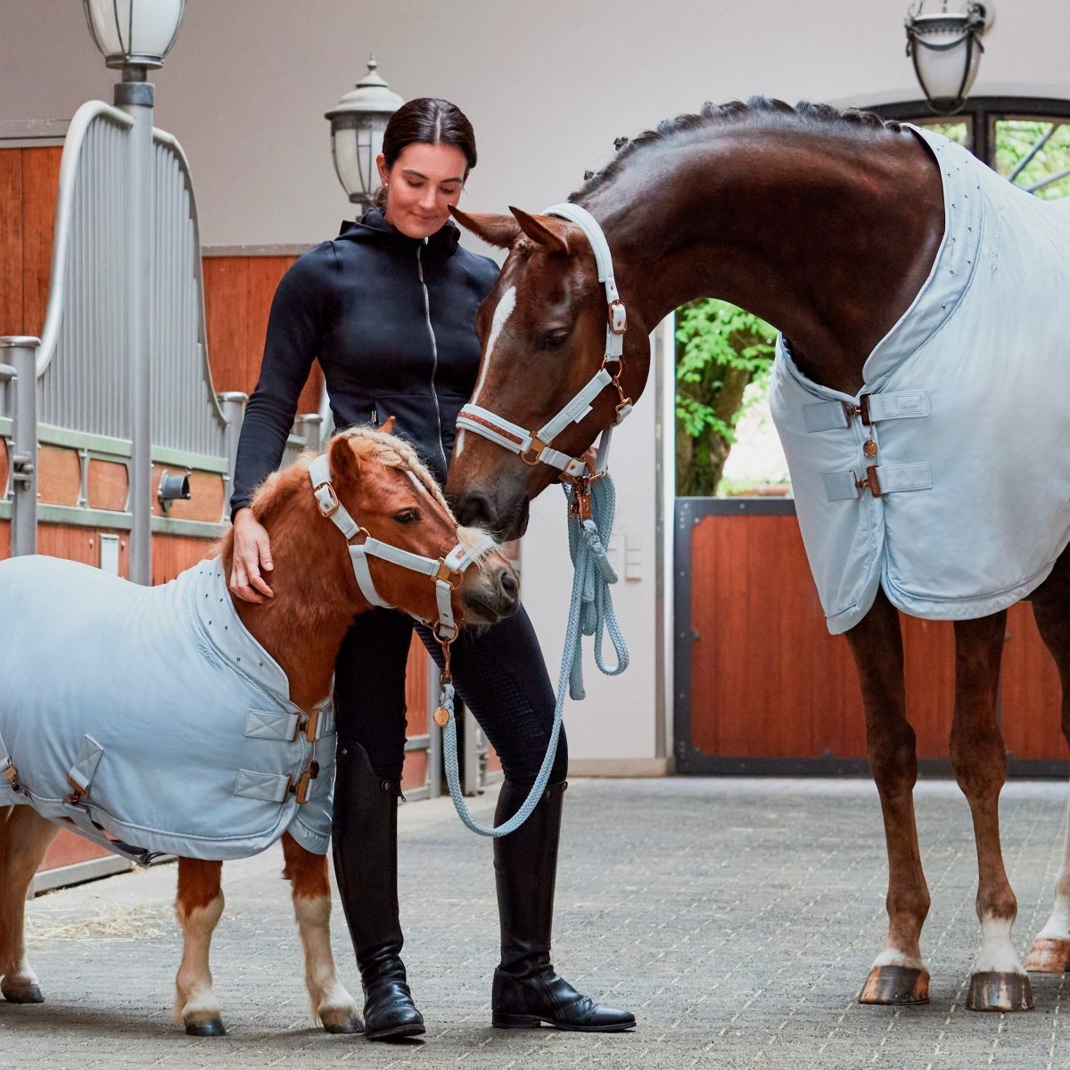 Eskadron Platinum 23 Duralastic Træktov m. Pistolhage - Powder Blue - animondo.dk - SS23 - 475139828310