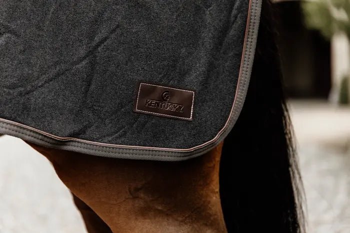 Kentucky Horsewear - Ridedækken m. fleece - Mørkegrå - animondo.dk - 52207 - 08 - M