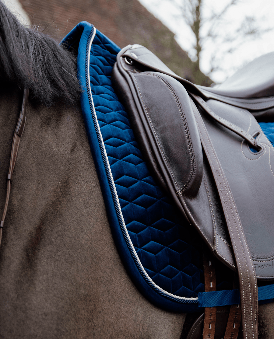 Dressurunderlag Basic Velvet fra Kentucky Horsewear - animondo.dk - 42589-32-DR-COB