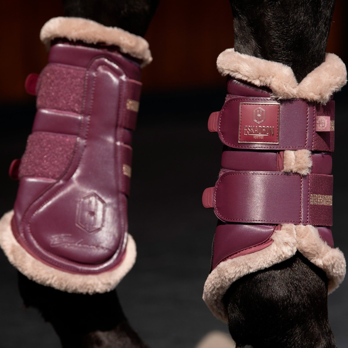 Eskadron Heritage 23 Glamslate FauxFur Shetty Gamacher - Cassis - animondo.dk