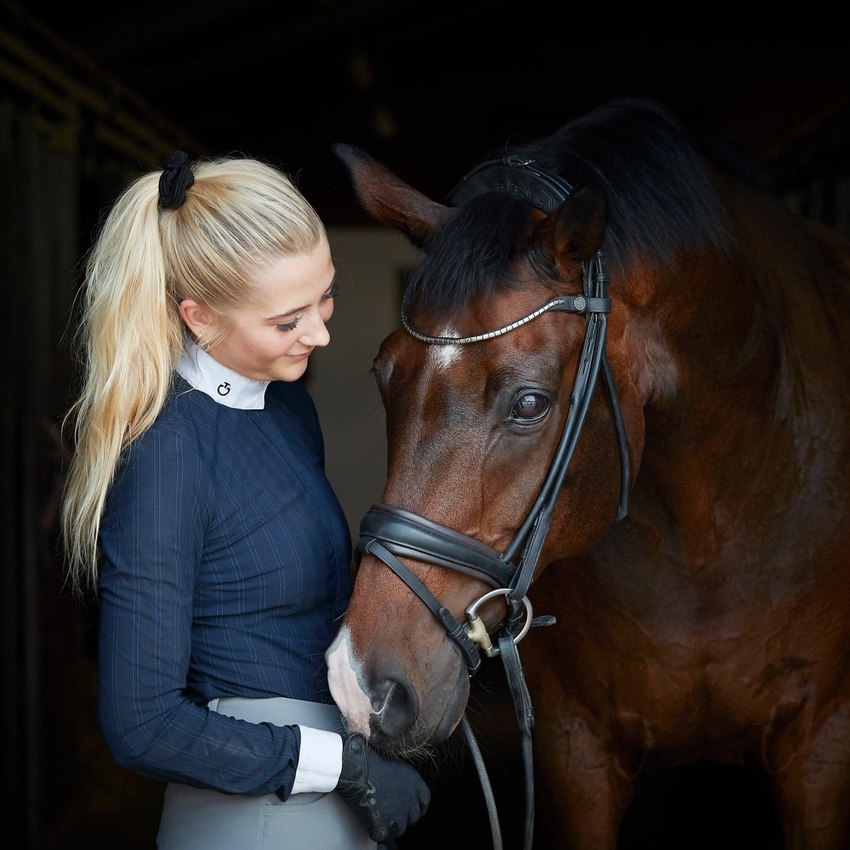 Finesse Bridles Cassidy Trense, rundsyet m. bredt næsebånd - sort/sort/sølv - animondo.dk