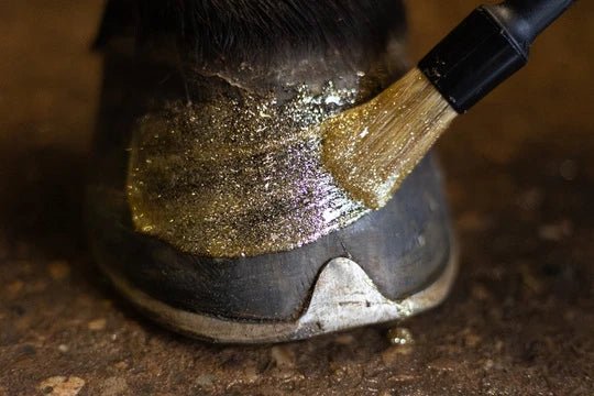 Hi Gloss Glitter Hoof Polish - Gold - animondo.dk