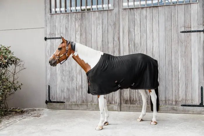 Kentucky Cooler Fleece Rug - Black - animondo.dk