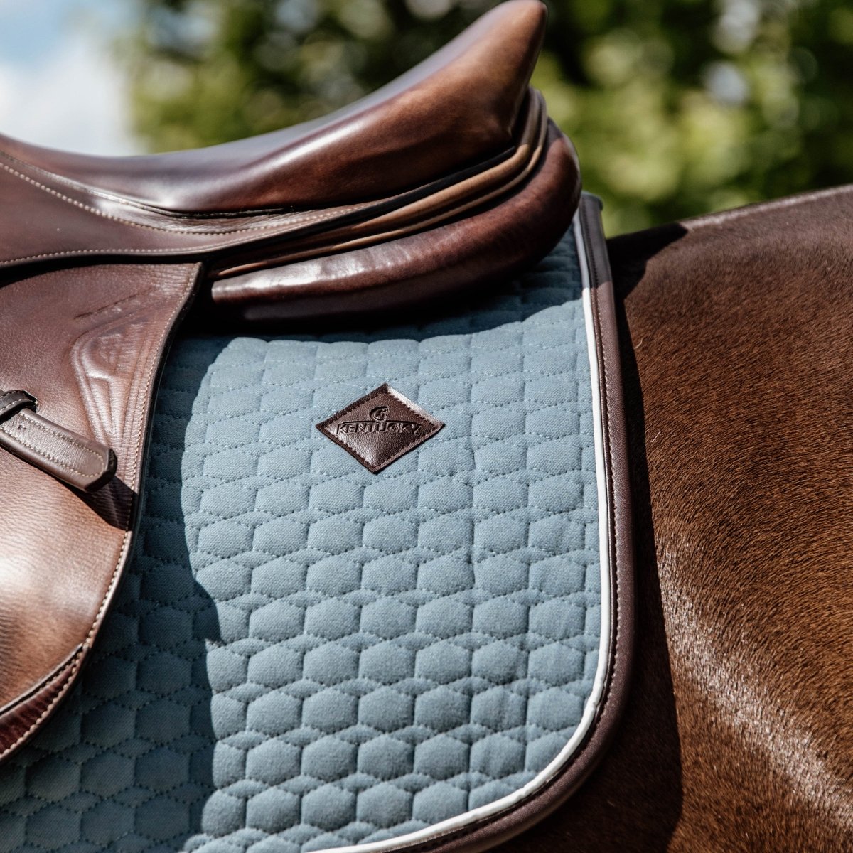Kentucky Horsewear Classic Leather Springunderlag - Dusty blue - animondo.dk
